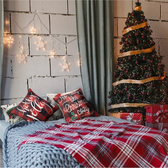 CHRISTMAS THROW PILLOW COVERS • SET OF 4 • 18x18 INCHES • MULTIPLE USE ITEM •NWT - Picture 6 of 7